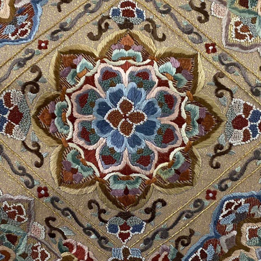 袋帯 美品 逸品 華文 斜め格子 刺繍 金糸 薄茶色 お太鼓柄 正絹 中古