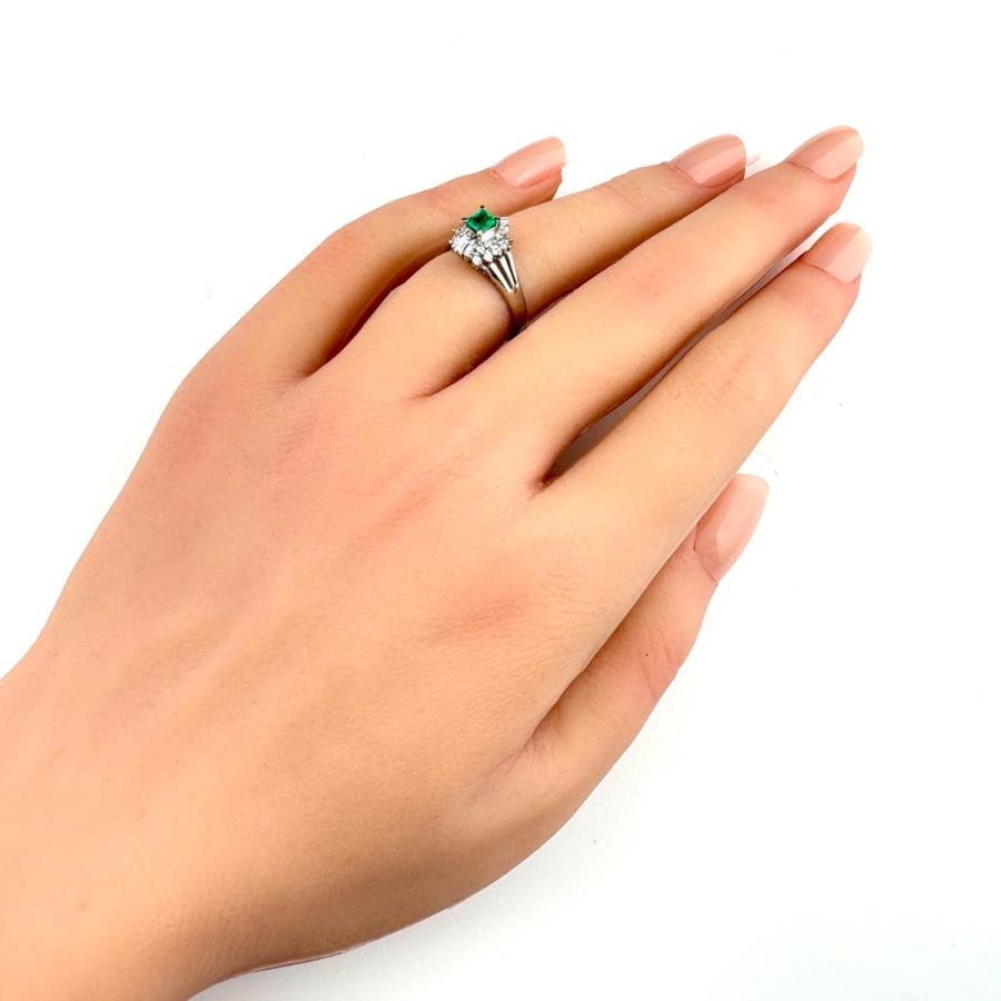 エメラルド デザインリング プラチナ 指輪 メレダイヤ リング 10号 