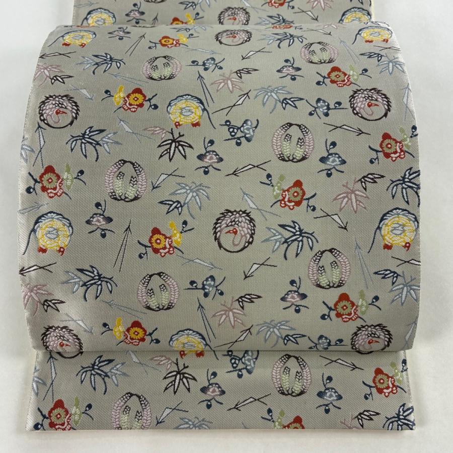 美品 袋帯 名品 紹巴紅型 松竹梅 鶴 灰色 六通 正絹 中古 : リユース