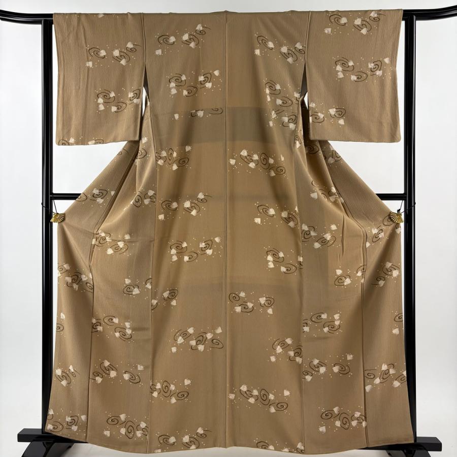 美品 小紋 身丈161.5cm 裄丈62cm S 袷 千鳥 渦巻き 薄茶色 正絹 秀品