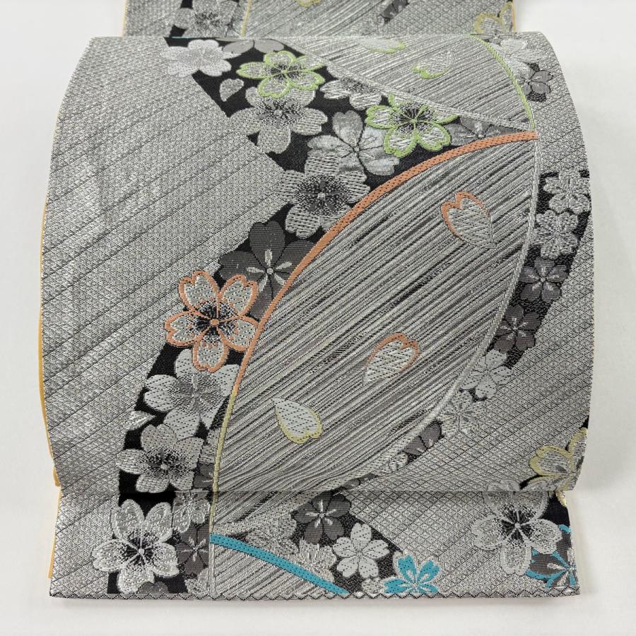 美品 袋帯 秀品 桜 桜の花びら 銀糸 箔 黒 六通 正絹 中古 : リユース