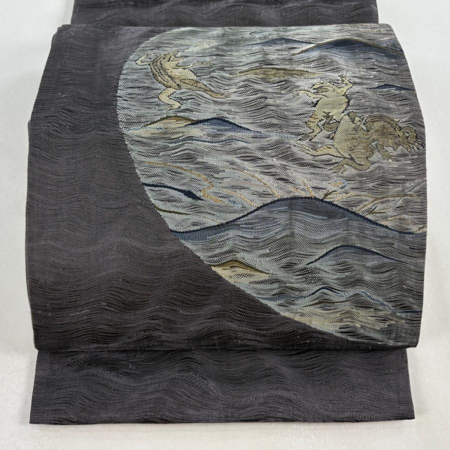 袋帯 逸品 鳥獣戯画 かえる 草木染 金糸 灰色 お太鼓柄 正絹 中古
