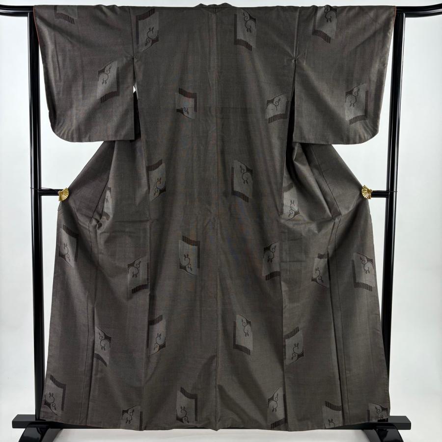 紬 身丈159.5cm 裄丈63.5cm S 袷 唐草 幾何学模様 焦茶色 正絹 秀品