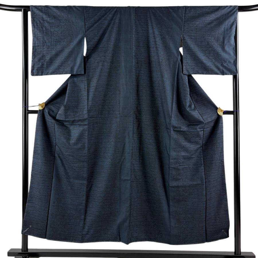【美品】 紬 身丈151.5cm 裄丈63cm 正絹 逸品 【中古】 紬 身丈151.5cm 裄丈64.5cm M 袷 草花 紺色 正絹 優品 中古 : リユース