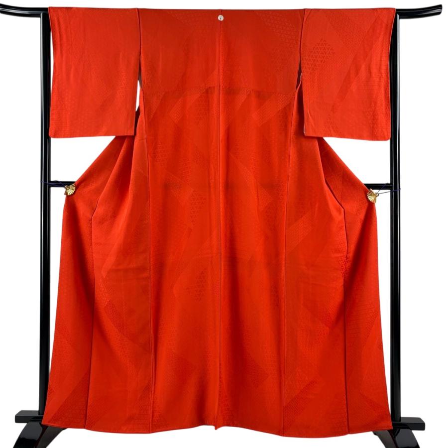 【美品】正絹 色無地 芥子色 地紋あり 身丈160cm 色無地 身丈160cm 裄丈63.5cm S 袷 地紋 朱色 正絹 優品 一つ紋 中古