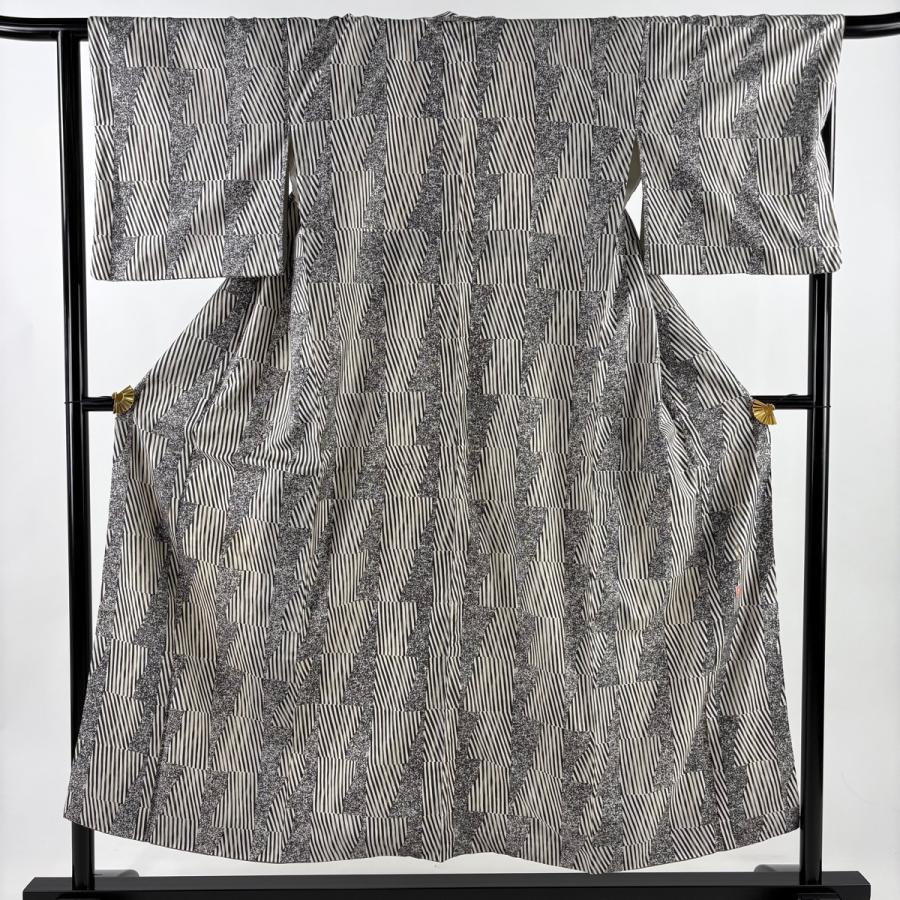 小紋 身丈151.5cm 裄丈64.5cm M 袷 小糸敏 落款あり 斜縞 幾何学模様