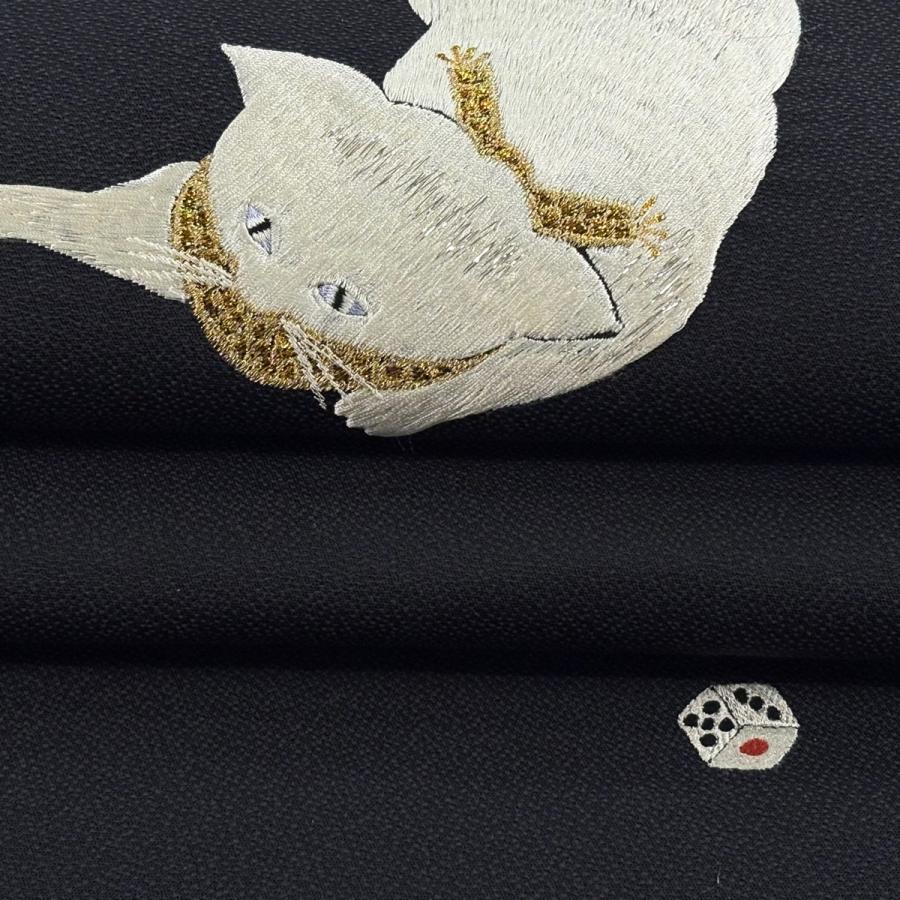美品 袋名古屋帯 逸品 tsumori chisato 白猫 サイコロ 刺繍 箔 黒 正絹 