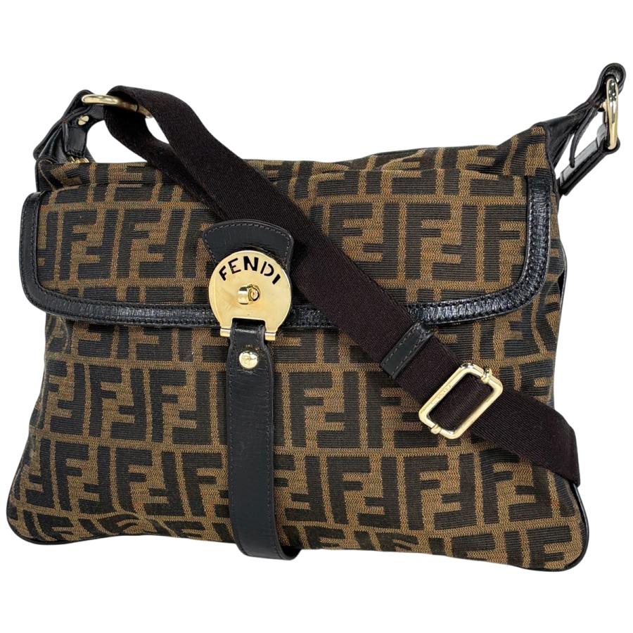 FENDI（フェンディ） ズッカ柄 ショルダーバッグ 斜め掛け ショルダー