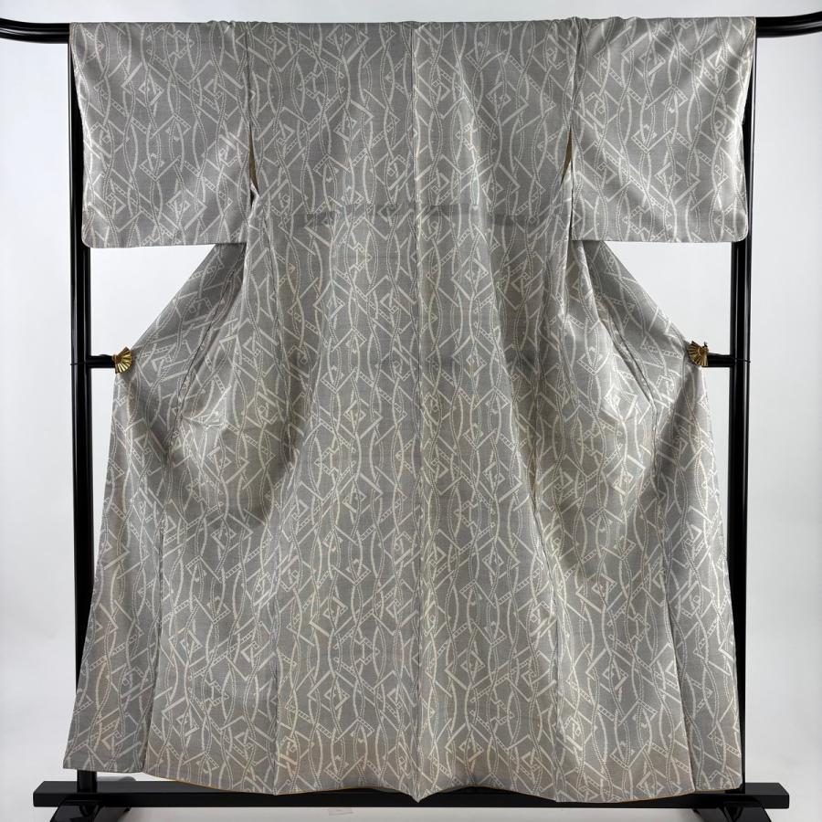 美品 紬 身丈158cm 裄丈66.5cm M 袷 幾何学模様 灰色 正絹 秀品 中古