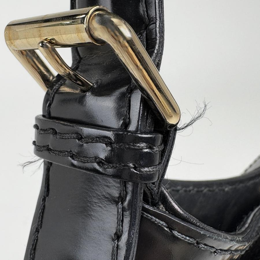 GUCCI 黒 レザー ショルダーバッグ リボン付き GUCCI（グッチ） ロゴ ショルダーバッグ リボン エナメル ハンドバッグ