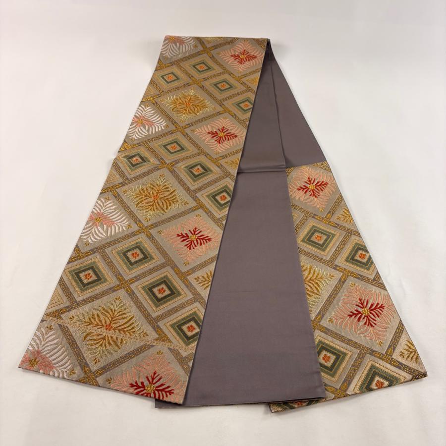 美品 袋帯 逸品 北出与三郎 落款あり 連翠松菱吉祥文 金糸 唐織 灰紫 六通 正絹 中古_6