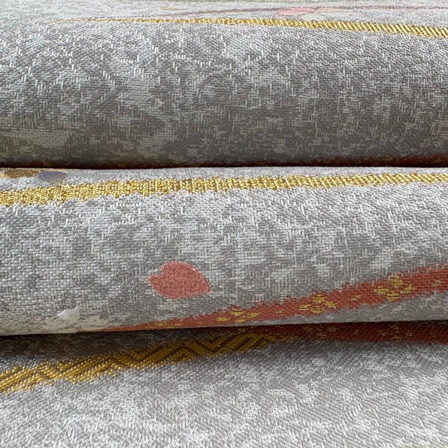 美品 名古屋帯 逸品 和田光正 落款あり 花筏 草花 金彩 金糸 灰色 正絹 中古_2