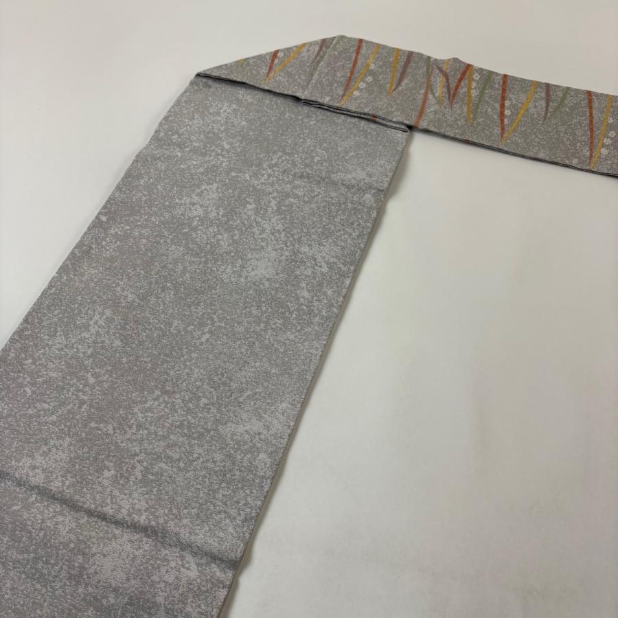 美品 名古屋帯 逸品 和田光正 落款あり 花筏 草花 金彩 金糸 灰色 正絹 中古_5