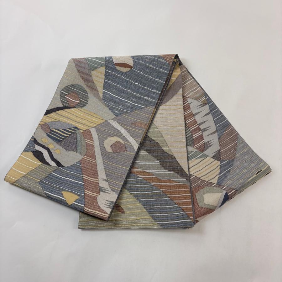 袋帯 名品 夏帯 幾何学模様 縞 金銀糸 箔 灰色 お太鼓柄 正絹 中古 美品】 袋帯 秀品 夏帯 幾何学模様 山 金銀糸 青灰色 六通 正絹｜中古・古着・リサイクル着物通販｜バイセル オンライン
