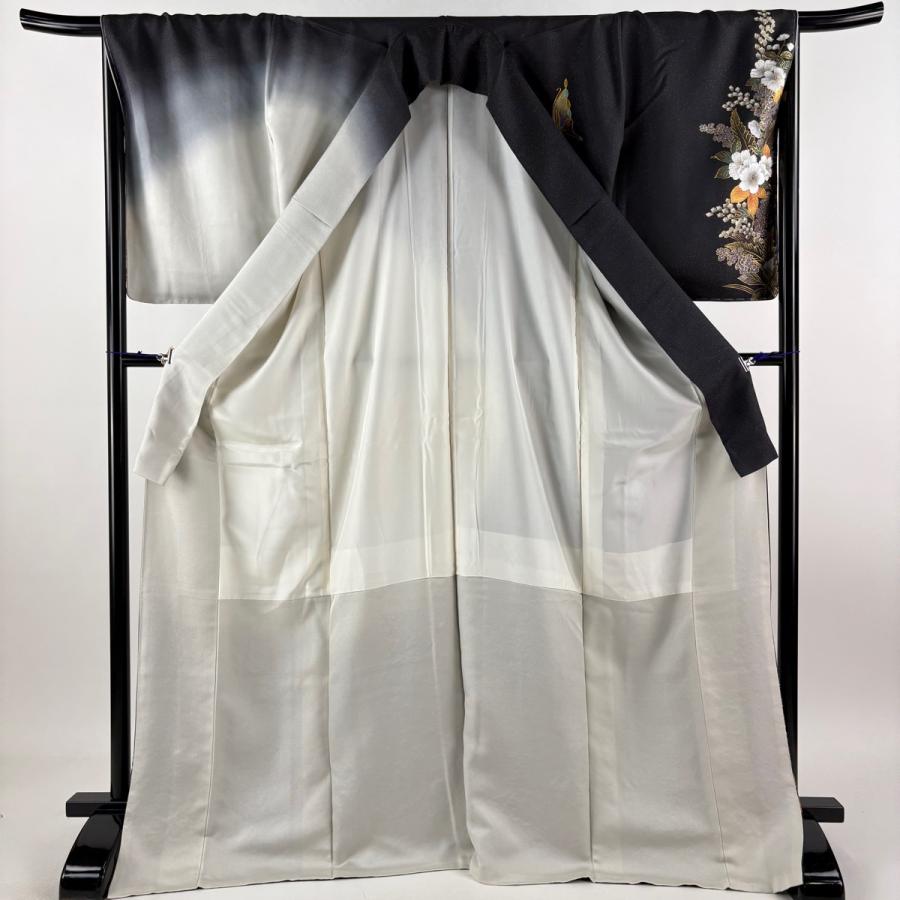 美品 訪問着 身丈173.5cm 裄丈67.5cm L 袷 甲斐泰造 落款あり 蝶 草花 螺鈿 銀通し 墨色 正絹 逸品 中古