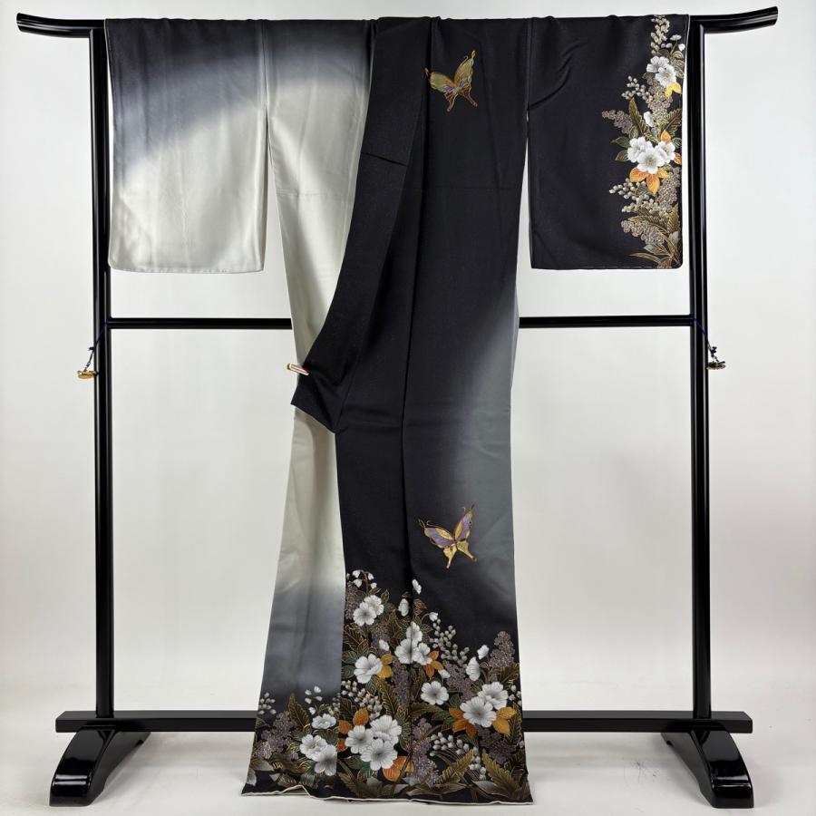 美品 訪問着 身丈173.5cm 裄丈67.5cm L 袷 甲斐泰造 落款あり 蝶 草花 螺鈿 銀通し 墨色 正絹 逸品 中古