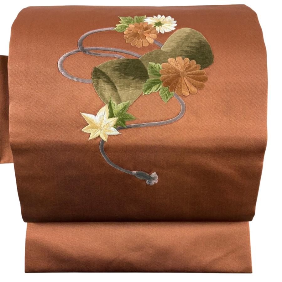 名古屋帯 逸品 貝島はるみ 落款あり 蹴鞠 菊 刺繍 赤茶 正絹 中古 