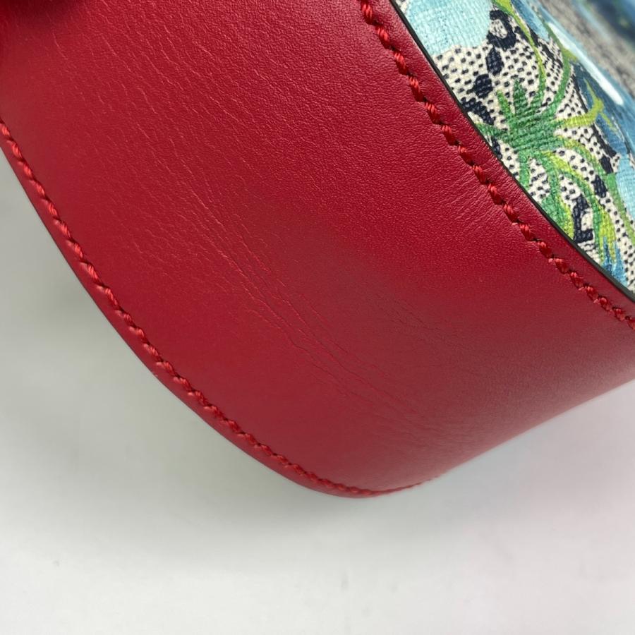 GUCCI GGスプリーム　フラワー　花柄　セカンドバッグ　クラッチバッグ　赤 GUCCI（グッチ） GUCCI GGブルームス チェーンショルダーバッグ 花柄