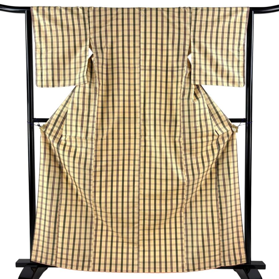 【美品】 紬 身丈163cm 裄丈64cm 正絹 秀品 【中古】 紬 身丈163cm 裄丈64cm M 袷 格子 薄黄 正絹 秀品 中古 : リユース