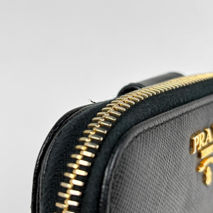 PRADA（プラダ） ロゴ 二つ折り 財布 ラウンドファスナー 二つ折り財布
