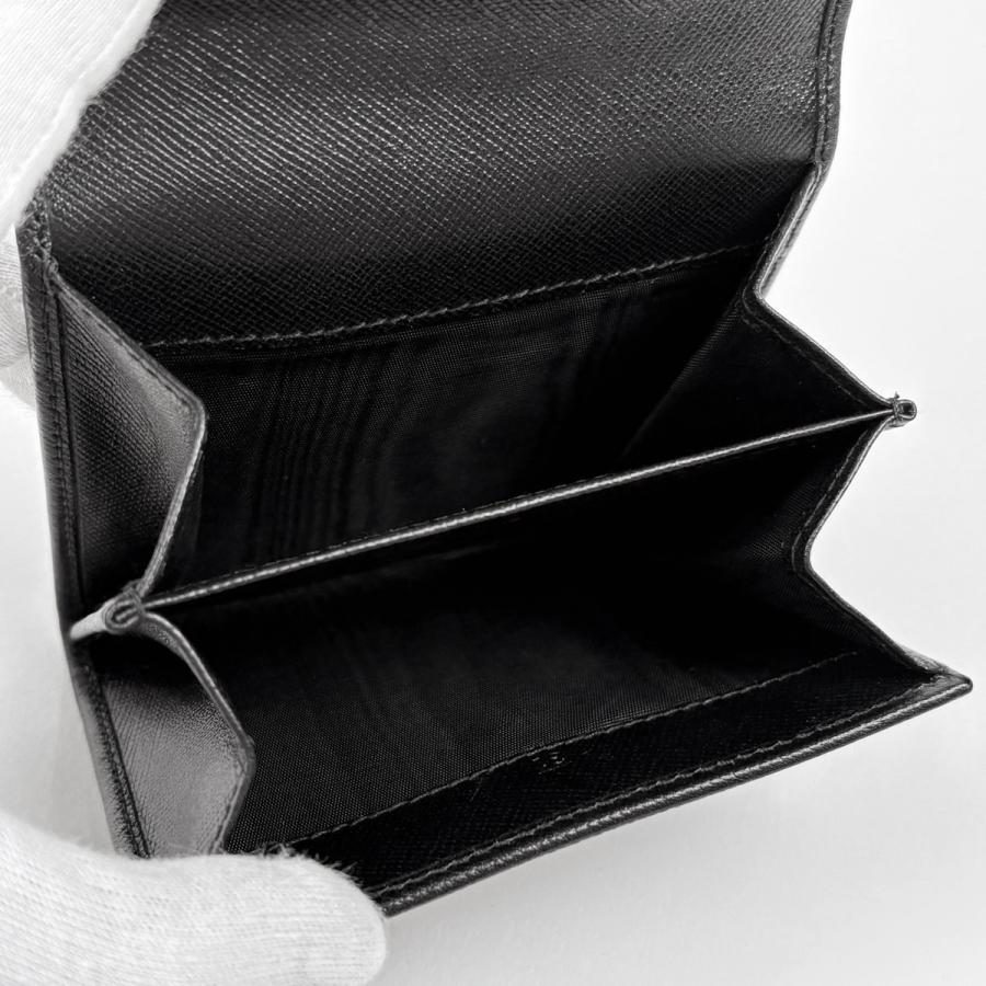 【美品✨プレートロゴ/人気】プラダ　二つ折り財布　ブラック　レザー　ユニセックス PRADA（プラダ） ロゴプレート 二つ折り 財布 コインケース カード