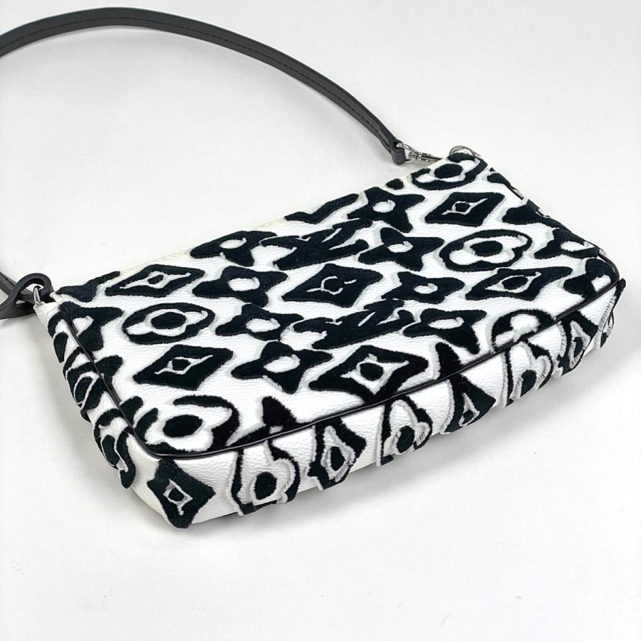 LOUIS VUITTON（ルイ・ヴィトン） ポシェット アクセソワール ウルス