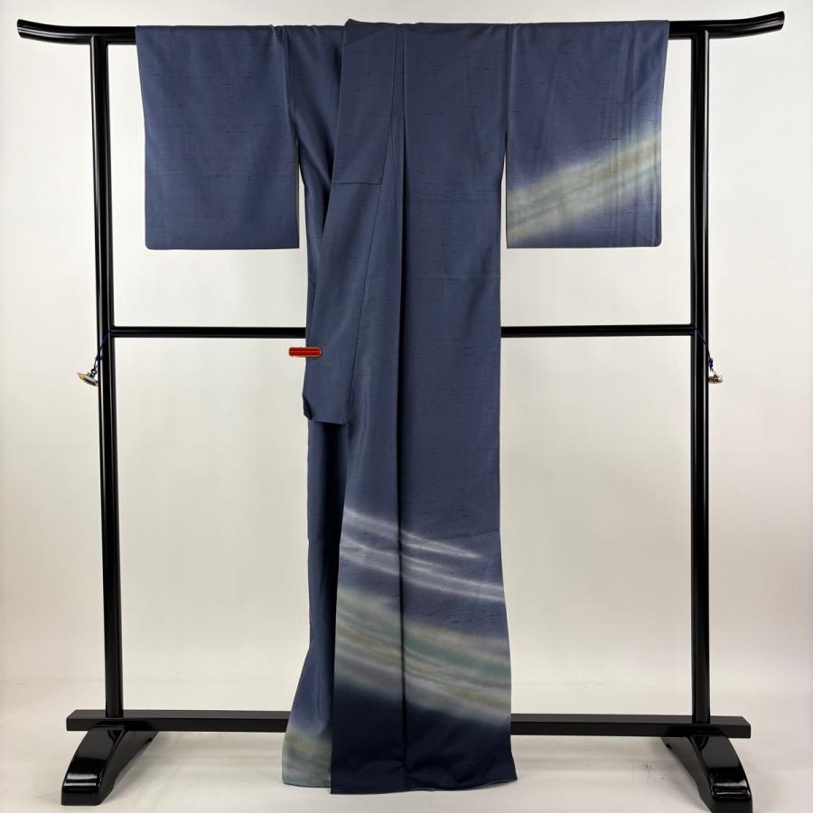 付下げ 身丈165cm 裄丈67cm M 袷 牛首紬地 落款あり 霞 ぼかし 青灰色 正絹 逸品 中古