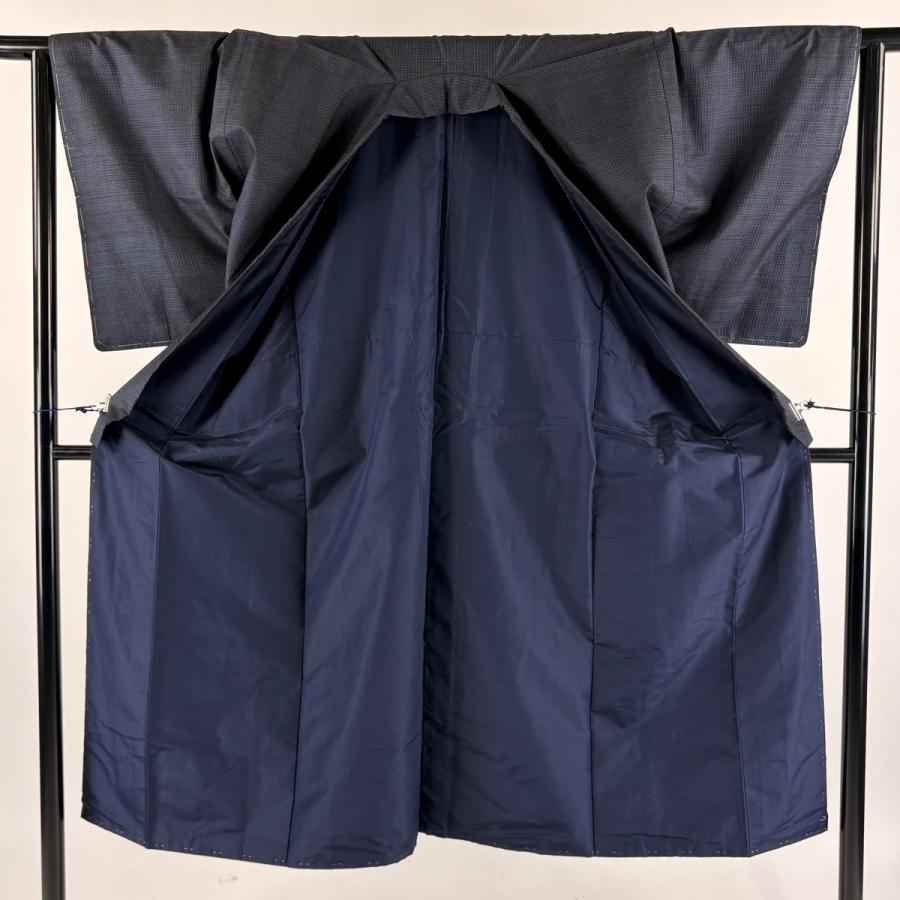 美品 男着物 身丈139cm 裄丈66cm M 袷 紬 亀甲絣 紺色 正絹 優品 中古