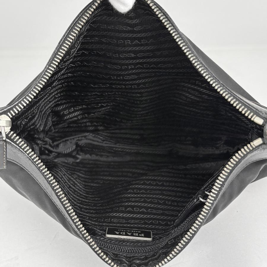 中古品　PRADA ロゴプレート ボストン ショルダー ナイロン バック 黒 PRADA（プラダ） ロゴプレート ショルダーバッグ ナイロン ブラック