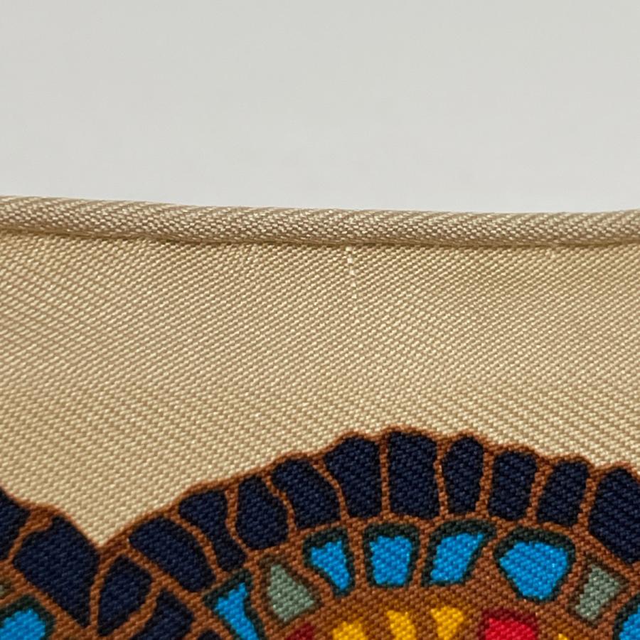 HERMES（エルメス） カレ90 SOUS LE CEDRE ヒマラヤ杉の下で スカーフ