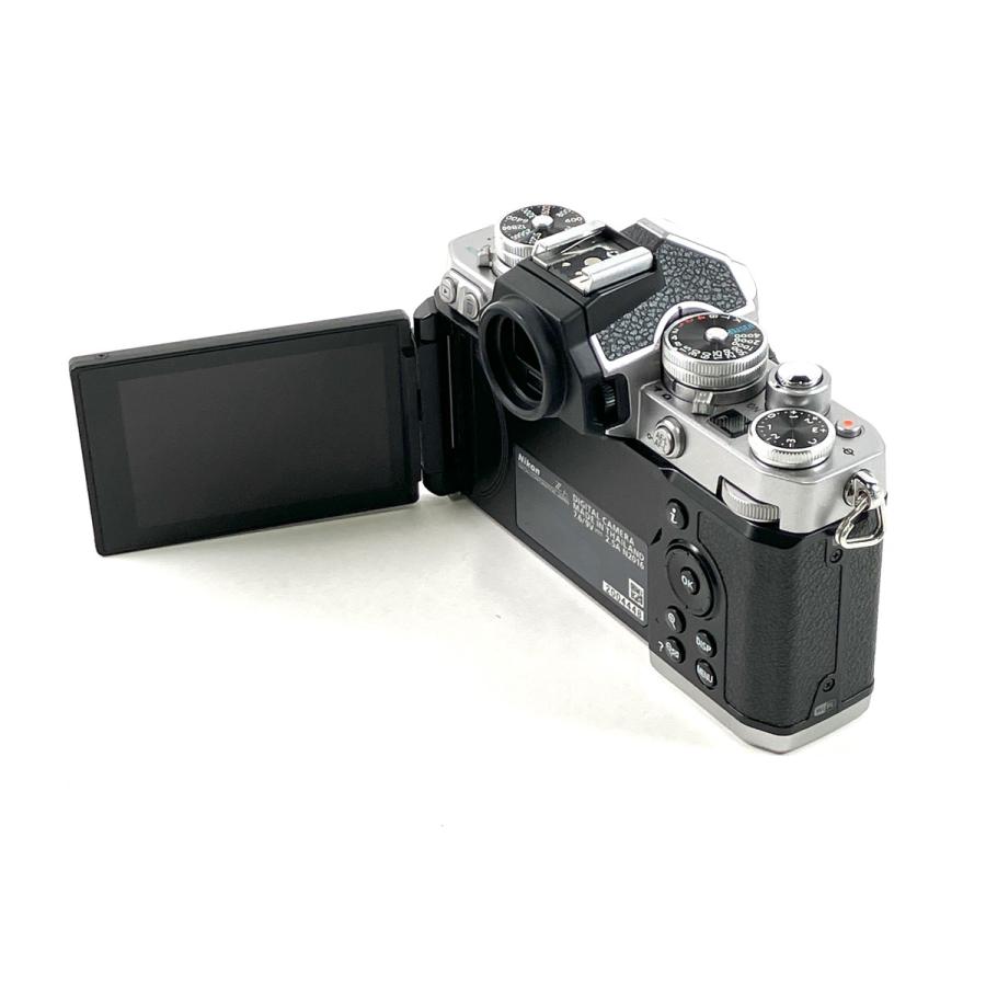 ニコン Nikon Z fc ＋ NIKKOR DX 16-50mm f/2.8 VR デジタル ミラー