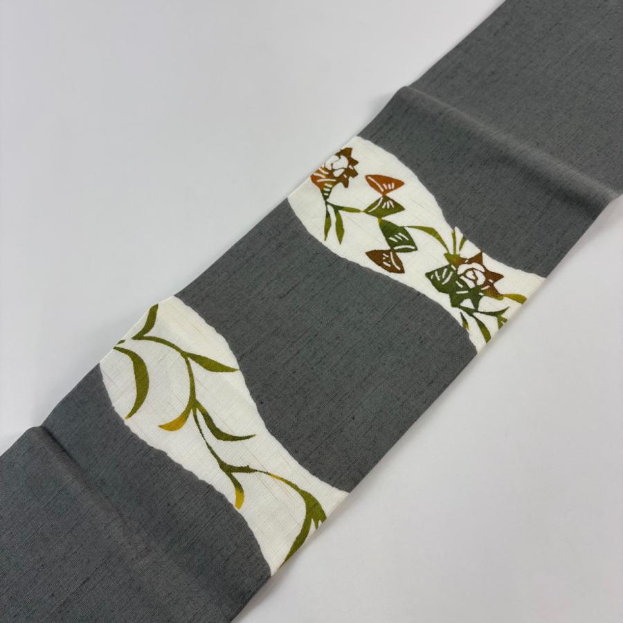 美品 名古屋帯 逸品 落款あり 下平清人 紬地 草花 灰緑 正絹 中古_4
