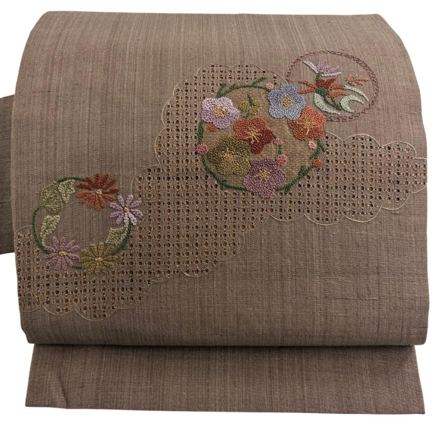 美品 名古屋帯 秀品 紬地 花丸文 雲文 刺繍 金糸 焦茶色 正絹 中古 