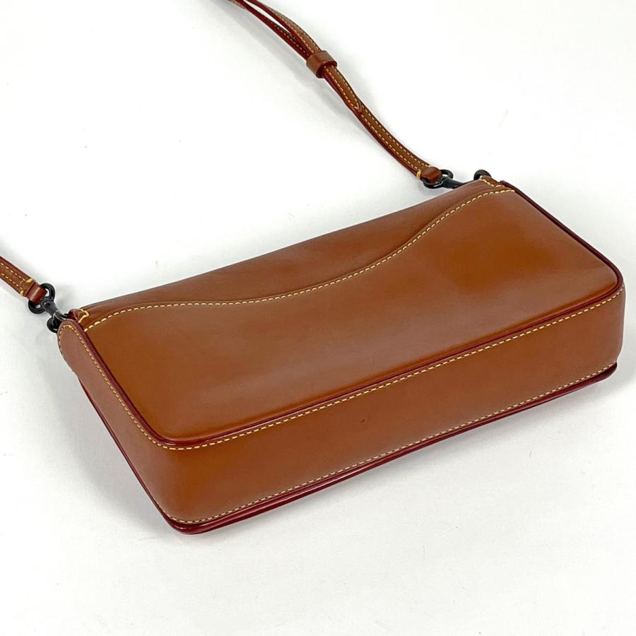 COACH（コーチ） ディンキー ショルダーバッグ ターンロック レザー