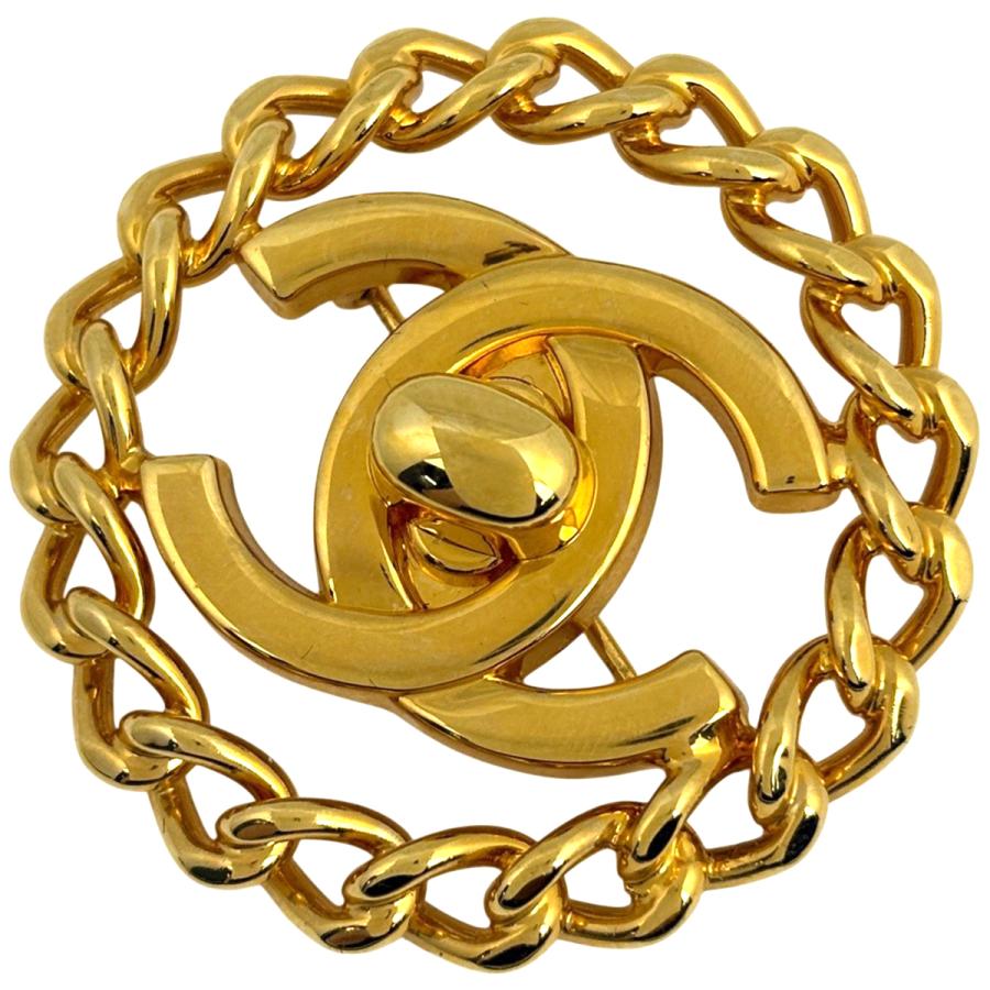 Mari／CHANEL ゴールド ブローチ チェーン付き CHANEL（シャネル） ココマーク ブローチ チェーン ターンロック GP