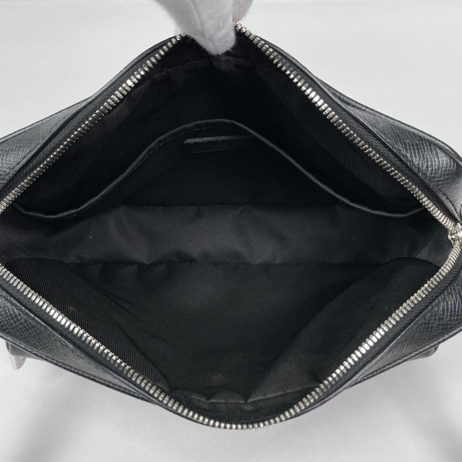 アウトドアメッセンジャーPM M30223 ショルダーバッグ LOUIS VUITTON（ルイ・ヴィトン） アウトドア メッセンジャーPM