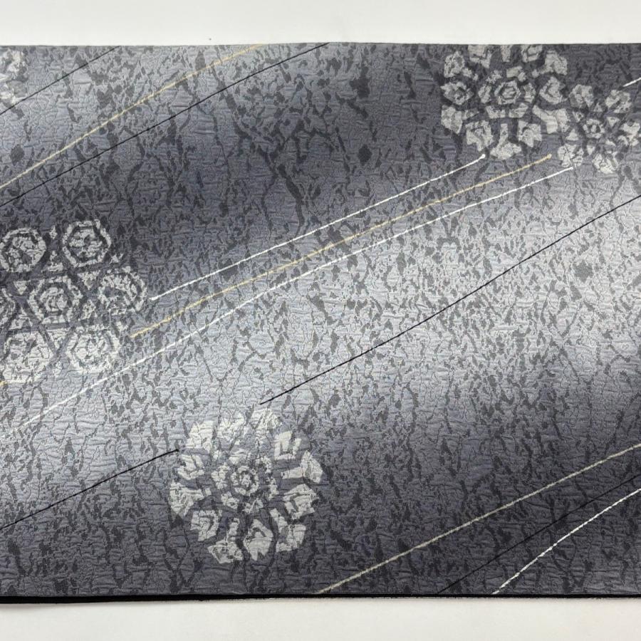 美品 袋帯 名品 幾何学模様 斜縞 灰色 全通 正絹 中古 : リユース