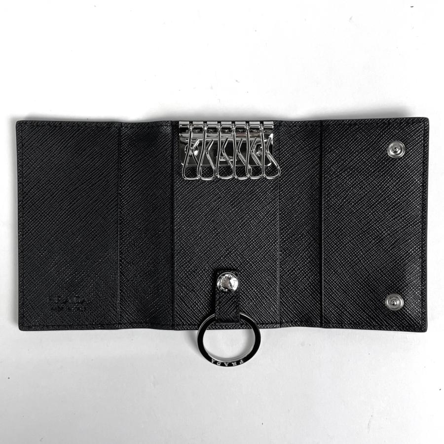 現行✨美品 プラダ サフィアーノレザー 6連 金具ロゴ キーケース PRADA（プラダ） ロゴ 6連 キーケース キーリング 鍵入れ レザー ネロ