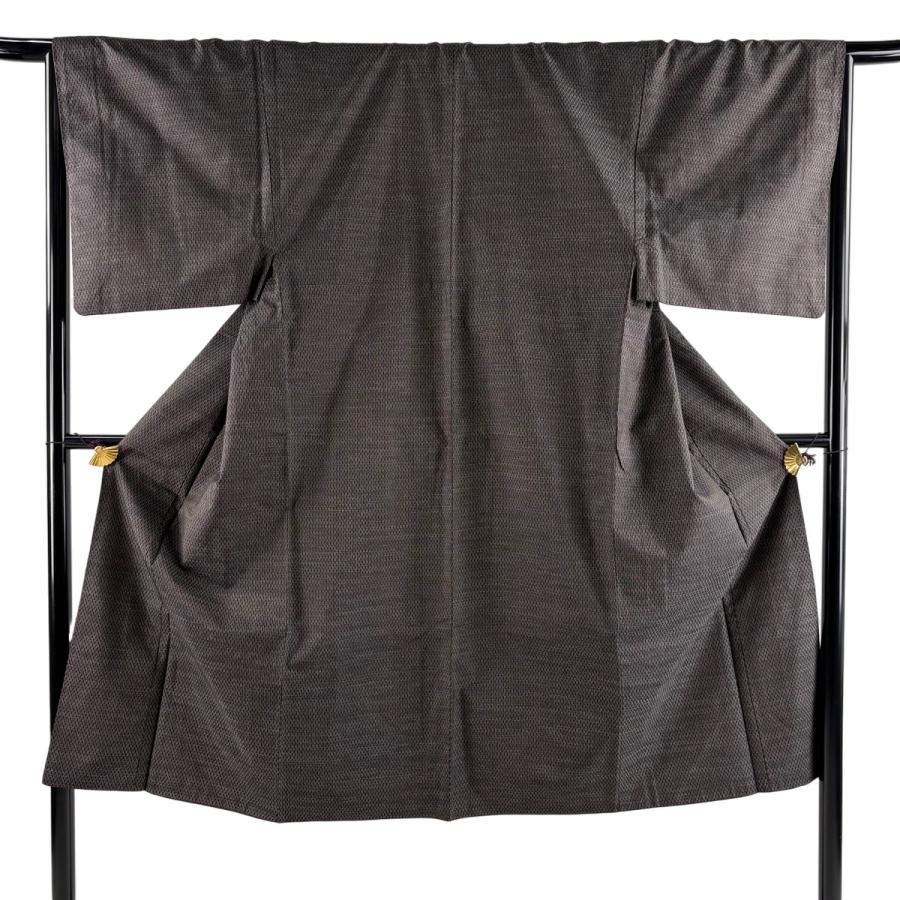 男着物 身丈137cm 裄丈66.5cm 正絹 名品 【中古】 男着物 身丈137cm 裄丈66.5cm S 袷 アンサンブル 紬 幾何学 焦茶色