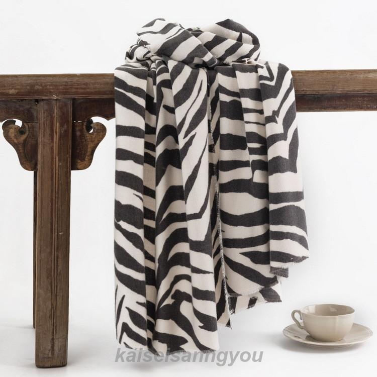 柚香光さん監修ストール ブラック 未使用 タグ付き 本日発売「えんぶ」 #柚香光 #TABLEAU | 柚香光応援ブログ☆RAY