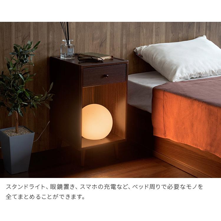 無垢材 電源付きサイドテーブル｜元大工の手作り｜ベッドサイド・ナイトテーブル サイドテーブル おしゃれ ナイトテーブル コンセント 収納 ラック