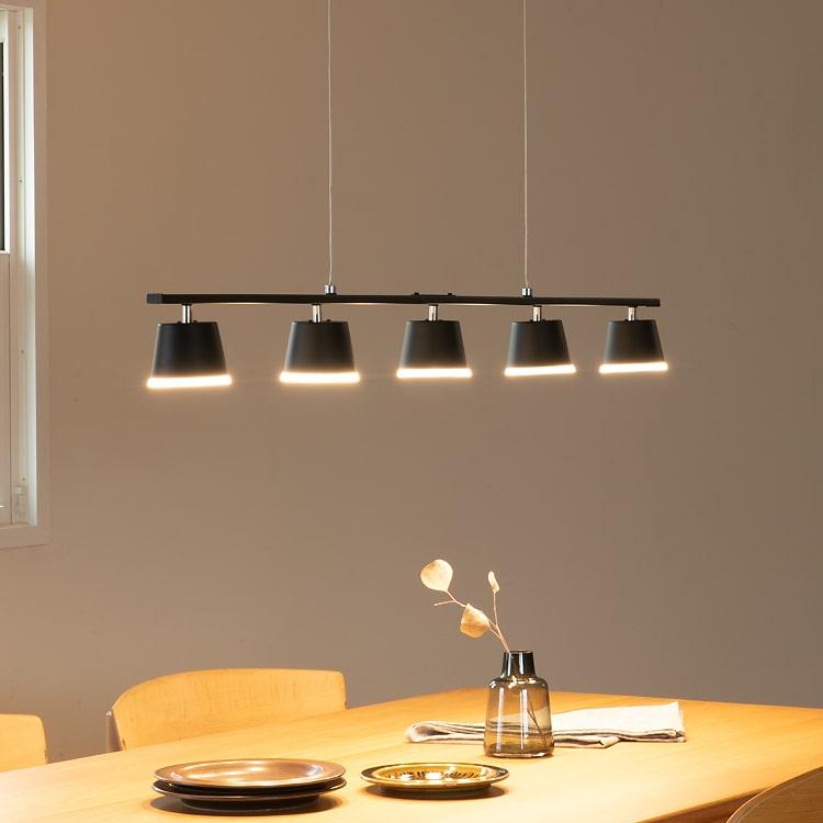 ペンダントライト 5灯 6畳用 Ledチップ 黒 Led 照明器具 天井照明 北欧 リビング 居間 ダイニング 食卓 シーリングライト シンプル 電気 おしゃれ 照明 トルヴェ p 121 照明 家具 雑貨の快適ホームズ 通販 Yahoo ショッピング