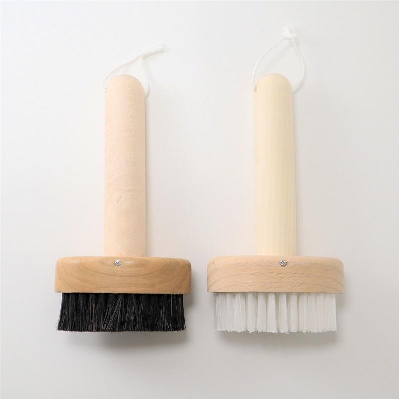 ササラ代用 小判型 ナイロン 業務用 洗濯ブラシ 柄付きブラシ 衣類 服 襟 袖 汚れ落とし 泥汚れ ユニフォーム 洗濯 前処理 クリーニング 白 シンプル 木 Kaito 0010 業務用洗濯用品のお店 カイト 通販 Yahoo ショッピング