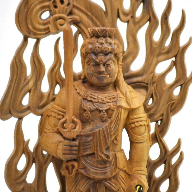 木彫り仏像 【不動明王】 白檀 火炎光背四角台 立3.0寸 総高19cm 木彫り仏像 【不動明王】 白檀 火炎光背四角台 立3.0寸 総高19cm