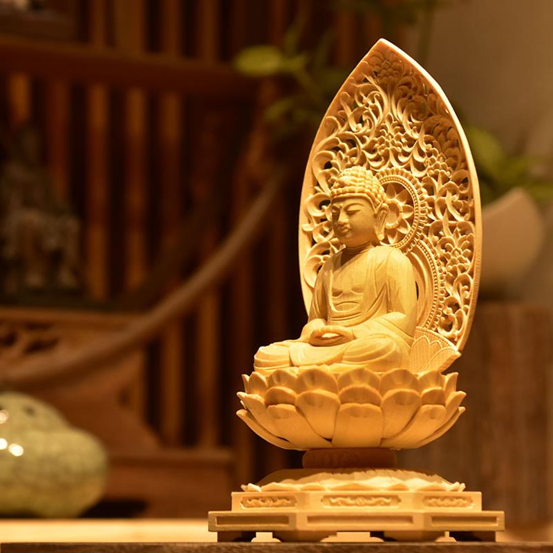☆木彫り仏像 【釈迦如来】 唐草光背小八角台 桧木（ヒノキ） 坐2.0寸