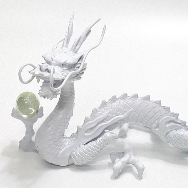 開運 龍 願い龍 白龍 ホワイトドラゴン 置物 風水グッズ シトリン丸玉 水杯 黒台座 3点セット付き 白蛇 ドラゴンボール 辰 竜 開運グッズ 風水インテリア 0n 2w2q U8hd 風水ザ ワールド 開運浄化専門店 通販 Yahoo ショッピング