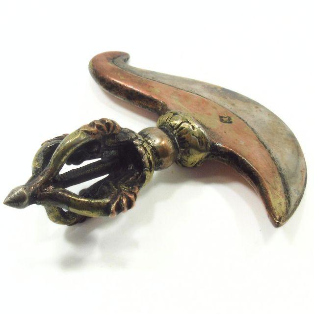 魔除け！金運！煩悩除！祈祷済みチベット製密教法具　金剛斧(カルタリ) 黄銅製 金剛杵 カルタリ 金剛斧 高さ約9．5cm 真鍮 宝斧 曲刀 ドルジェ