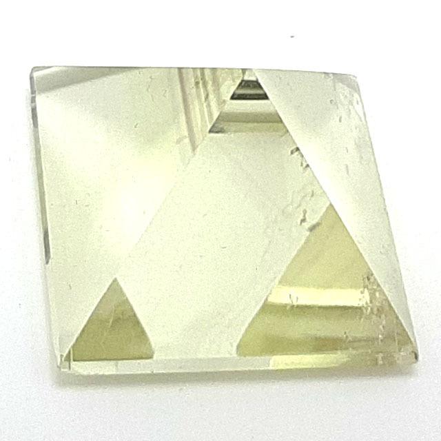 ピラミッド シトリン 黄水晶 置物 約３０〜３２ｍｍ前後 天然石