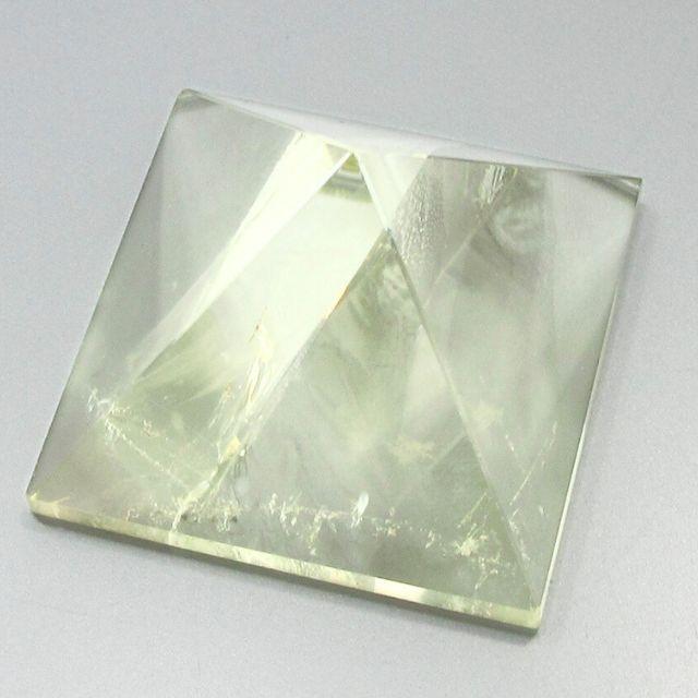 シトリン 置物 ピラミッド 黄水晶 天然石 大きさ 1辺約4．1cm 高