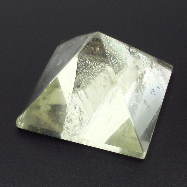 シトリン 置物 ピラミッド 黄水晶 天然石 大きさ 1辺約4．1cm 高